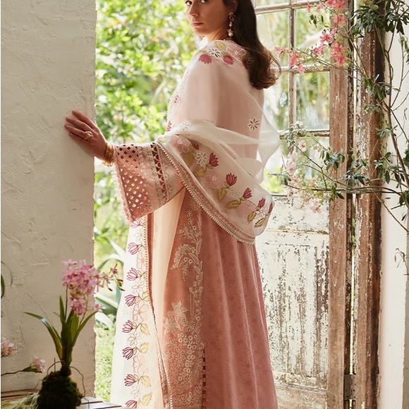 ❌SOLD❌Suffuse by sana yasir NAYLA luxury lawn 23 - Picture 11 of 16